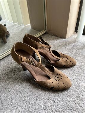 AEROSOLES Brown Suede T-Strap Cutout Heels
